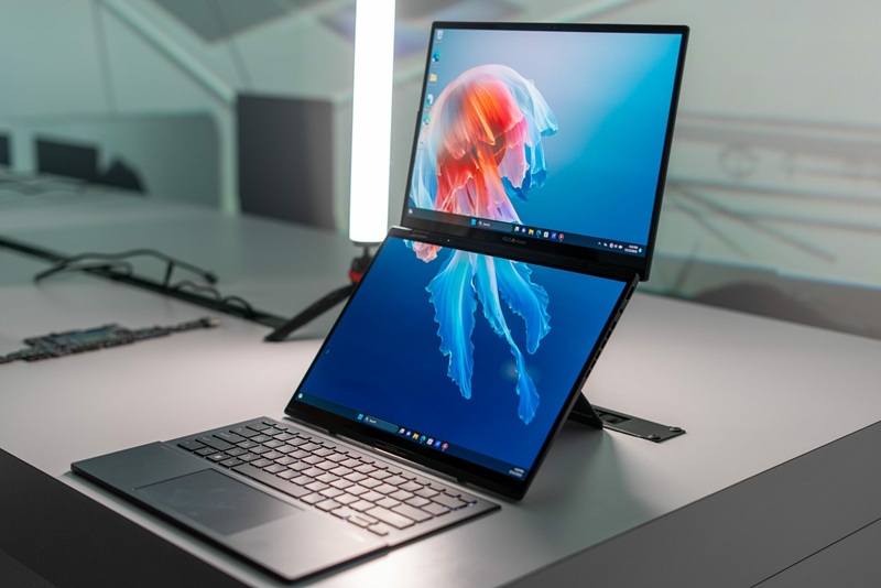ASUS Zenbook DUO (UX8406)