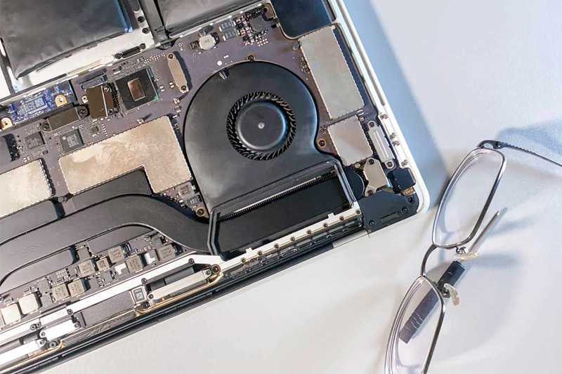 Bersihkan Ventilasi dan Kipas